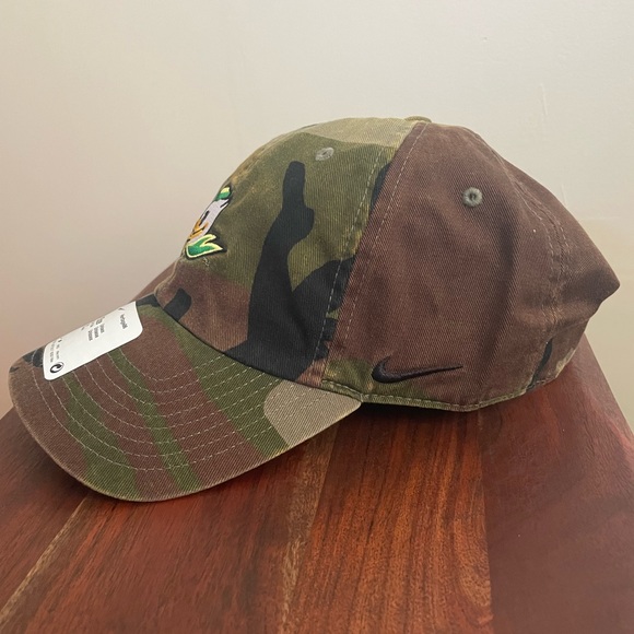 The Nike Washed camo College Heritage86 (Oregon) Cap - Picture 2 of 6